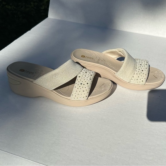 BZees Women's Dynasty Bright Wedge Sandal - Picture 11 of 15